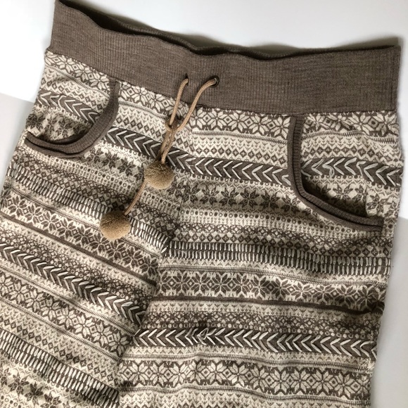 Anthropologie Pants - Anthro soft sweat pants w/stitched pattern M